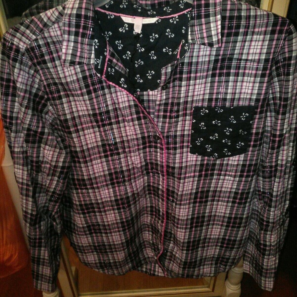 LN Victoria Secret Set Of Pajamas Sz L